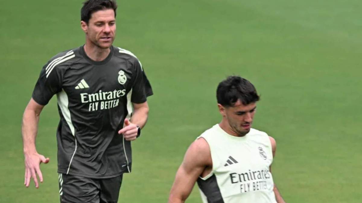 Brahim Díaz y Xabi en una sesión de entrenamiento