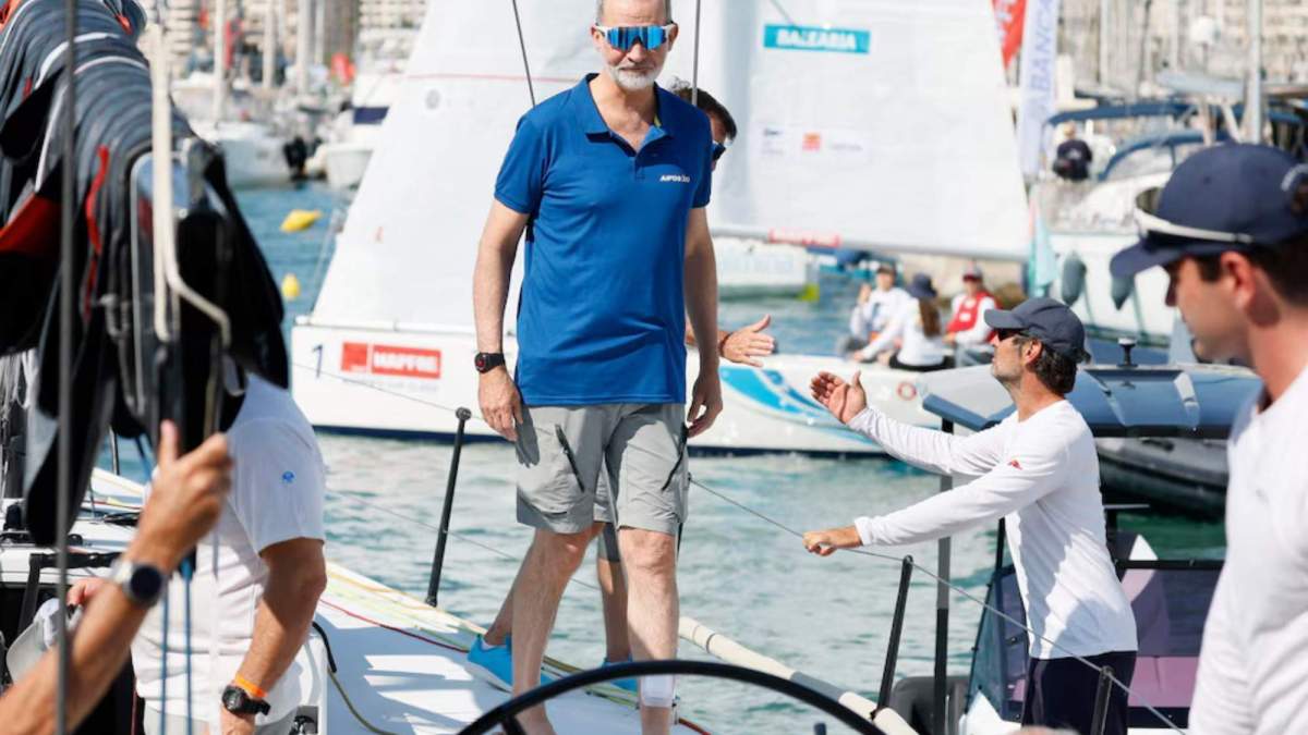 El rey Felipe VI embarcando en el Aifos para la competición de este viernes de la 43 Copa del Rey Mapfre de vela El rey Felipe VI embarcando en el Aifos para la competición de este viernes de la 43 Copa del Rey Mapfre de vela