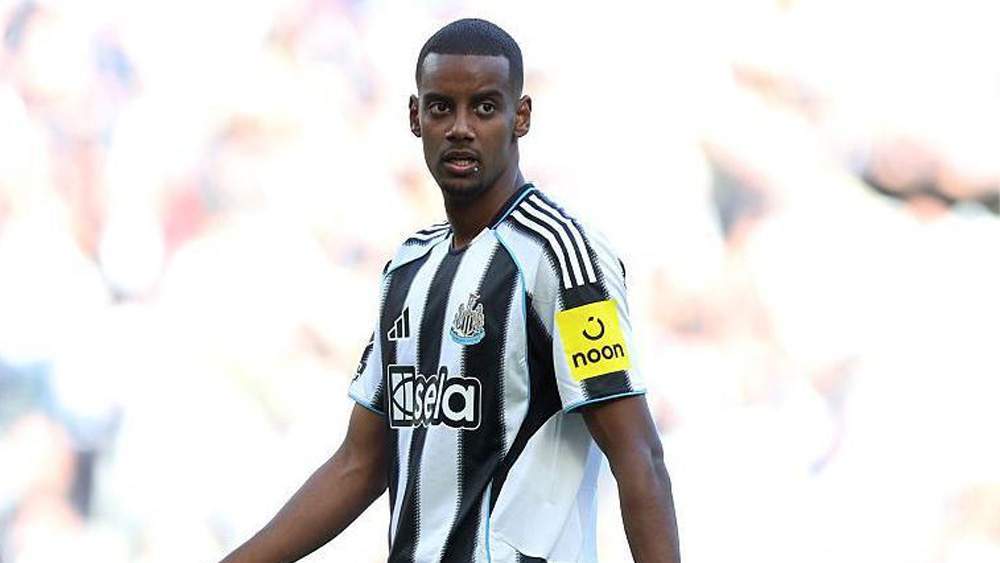 Isak jugando con el Newcastle