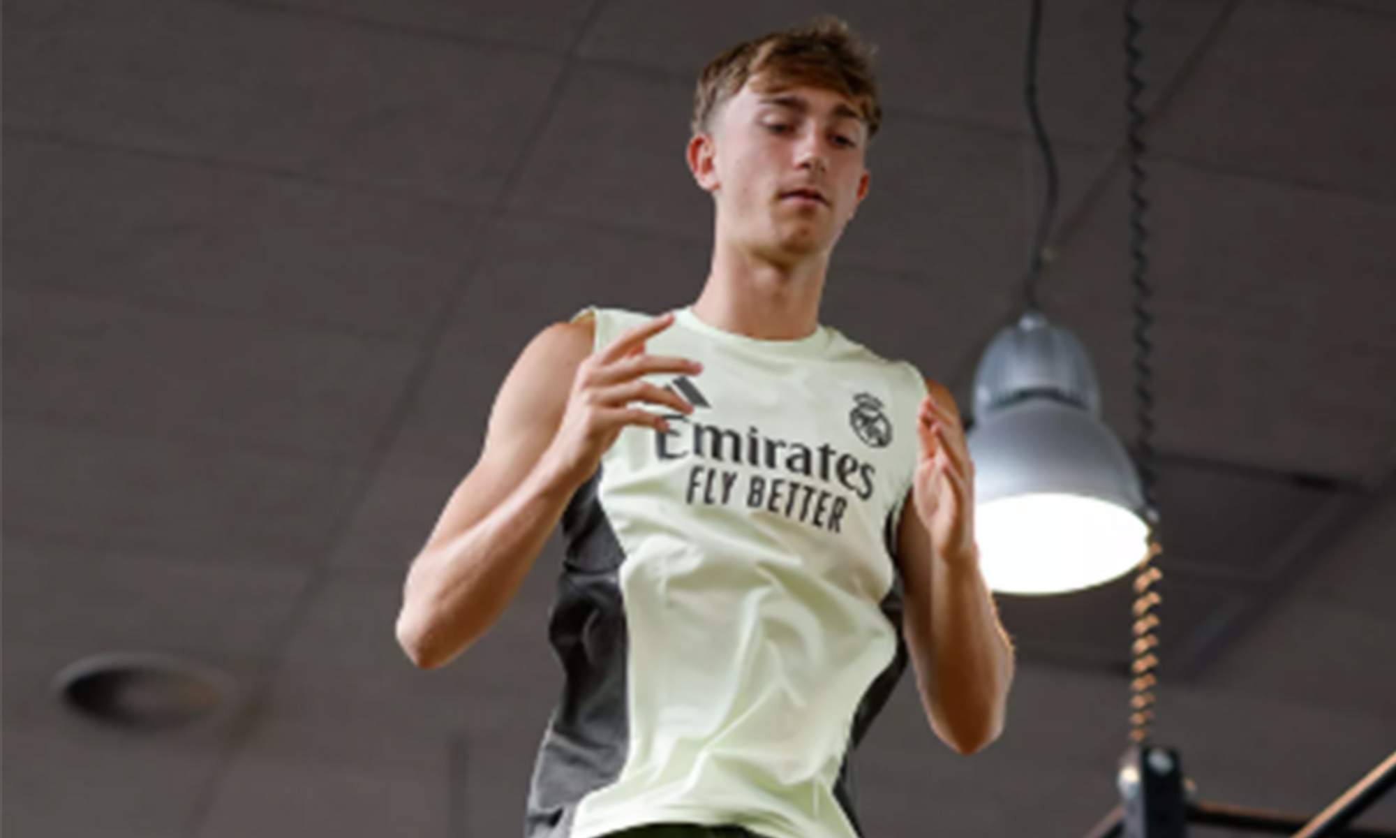 Dean Huijsen durante el entrenamiento.