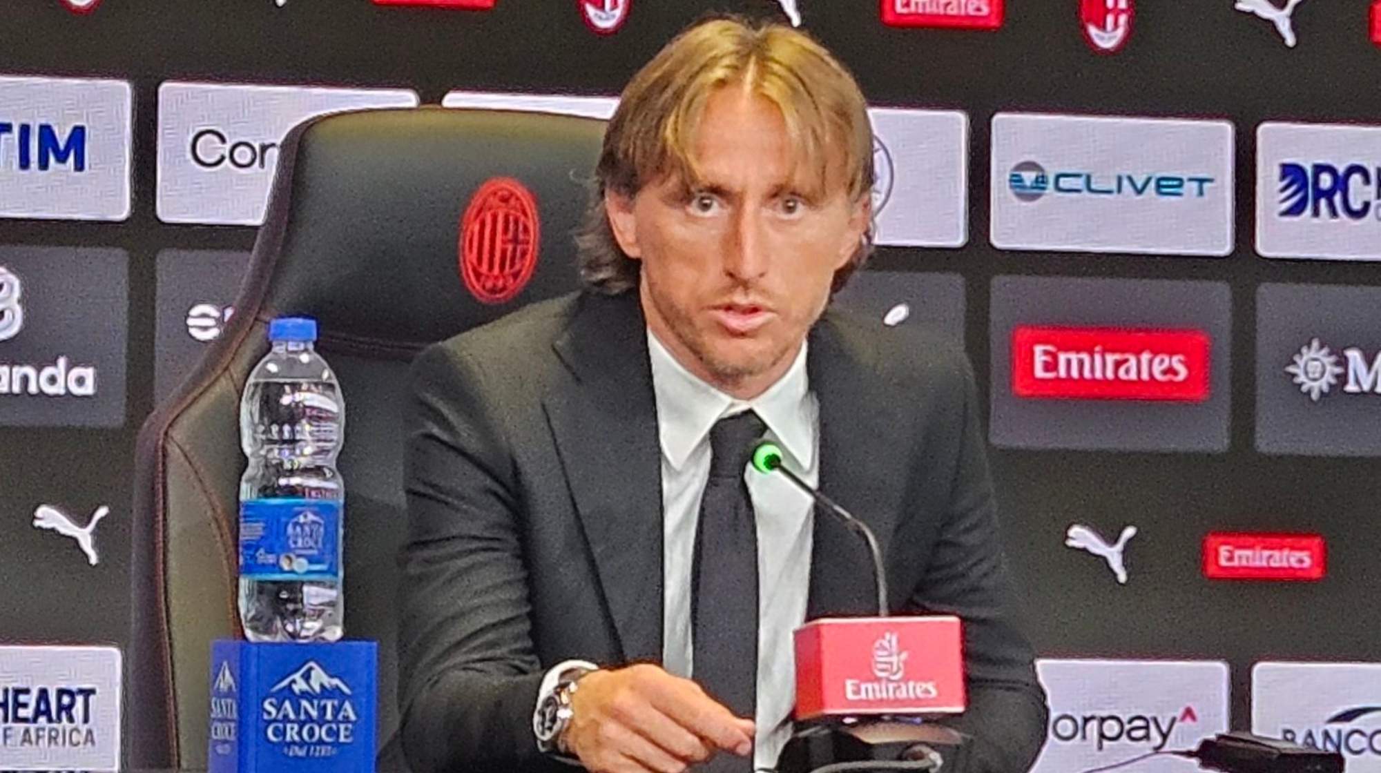 Luka Modric, presentado en Milán tras dejar el Real Madrid. Luka Modric, presentado en Milán tras dejar el Real Madrid.