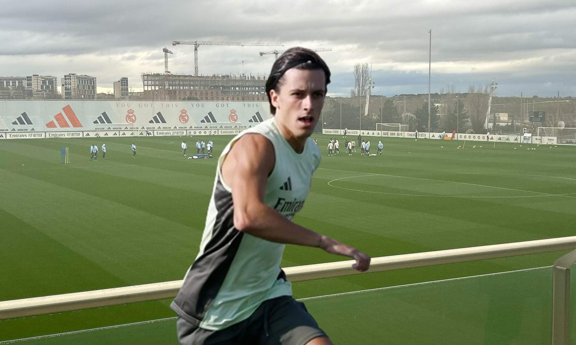 Álvaro Carreras entrenando con el Real Madrid y una foto de Valdebebas.  Álvaro Carreras entrenando con el Real Madrid y una foto de Valdebebas.