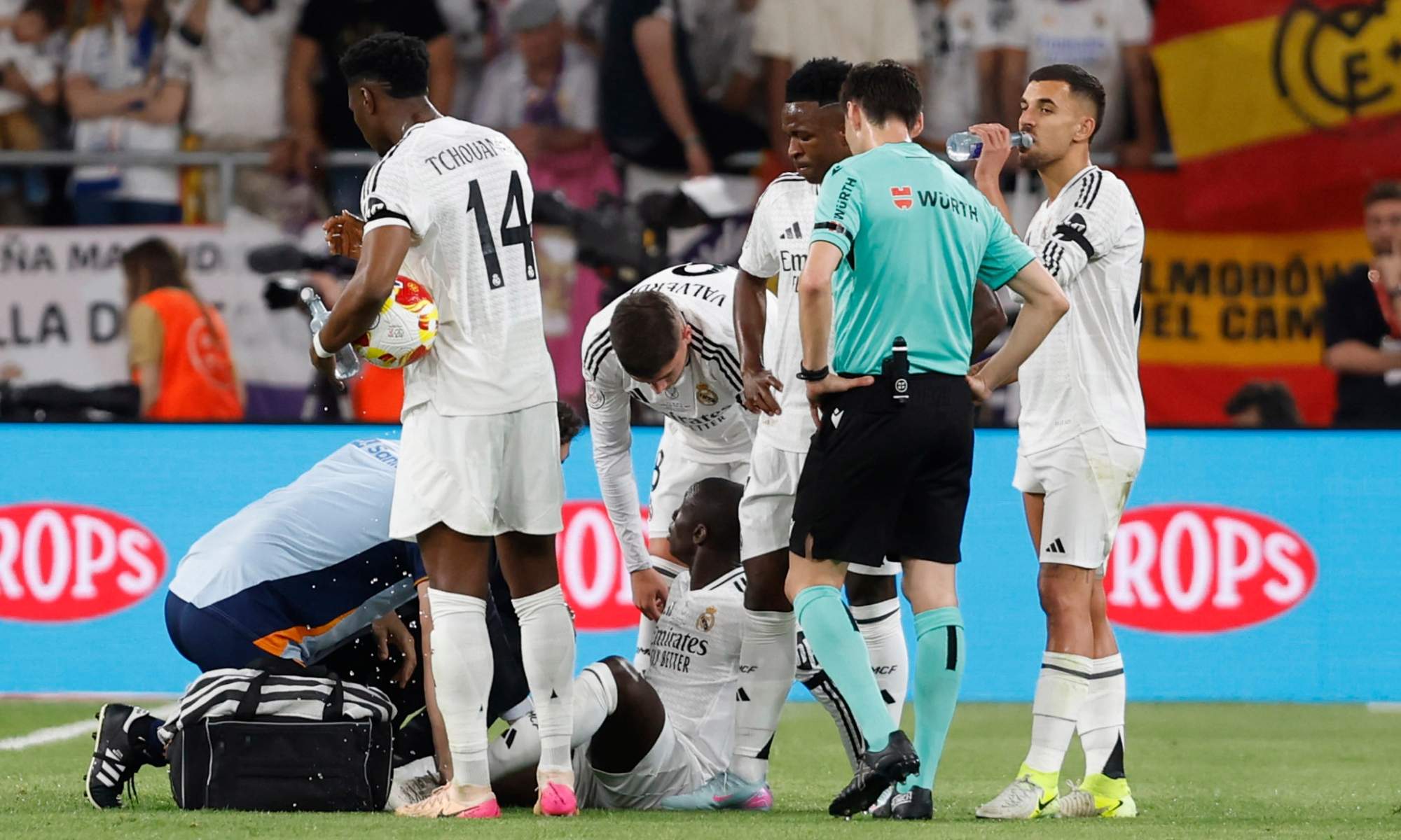 Ferland Mendy lesionado durante un partido del Real Madrid. Ferland Mendy lesionado durante un partido del Real Madrid.