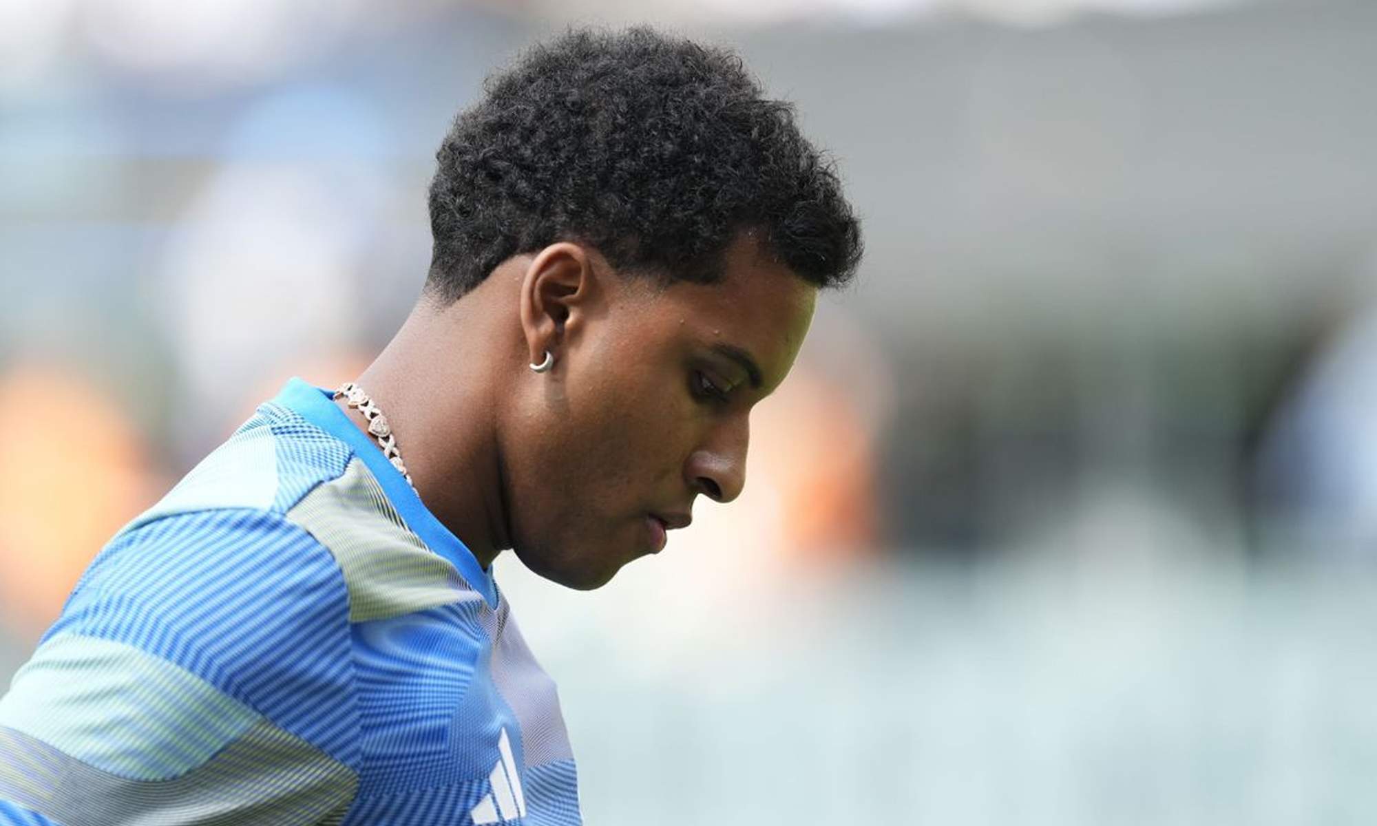 Rodrygo Goes durante un calentamiento de un partido del Real Madrid.
