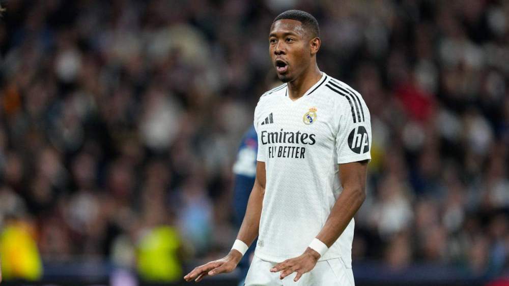 David Alaba jugando un partido con el Real Madrid.