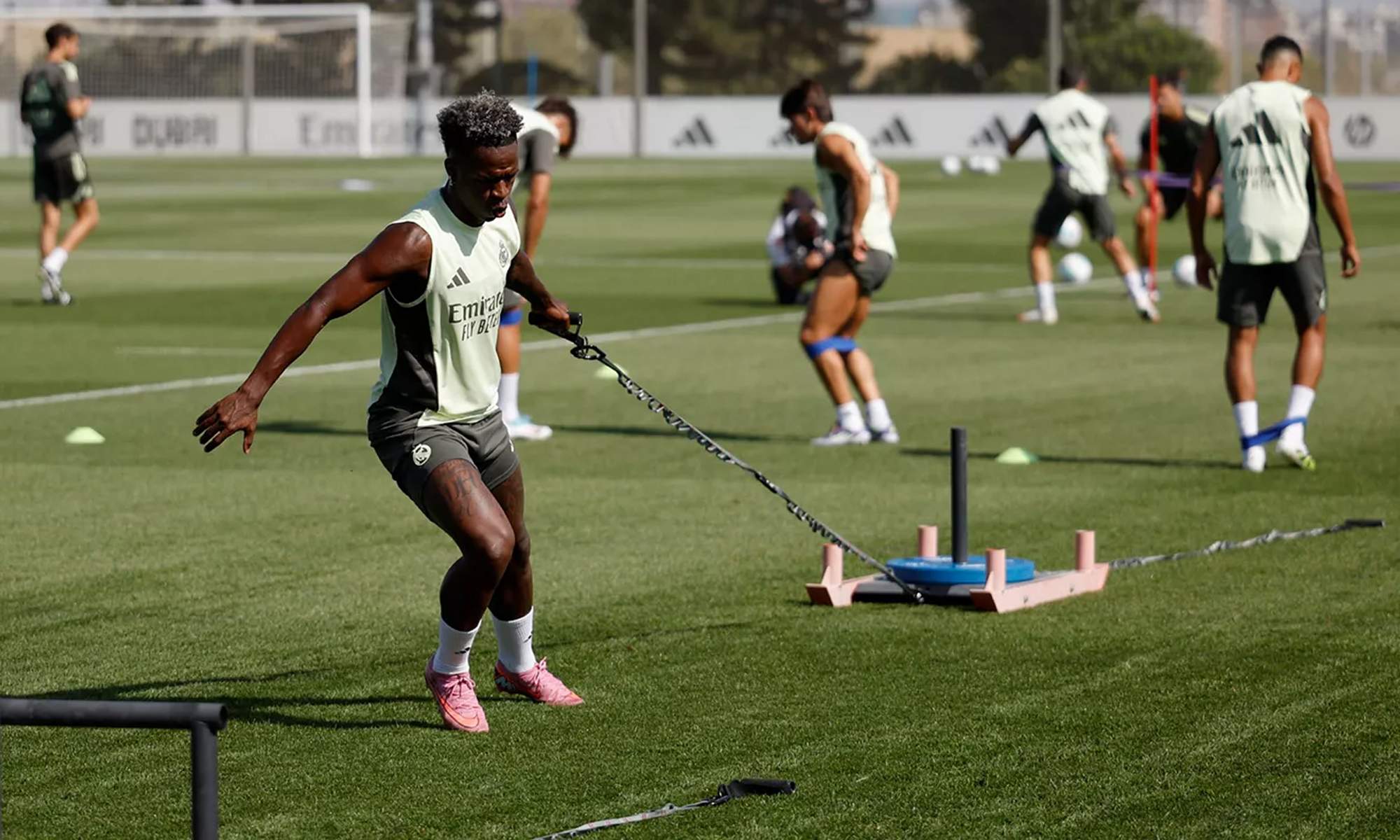 Vinícius Júnior entrenando con el Real Madrid en Valdebebas.
