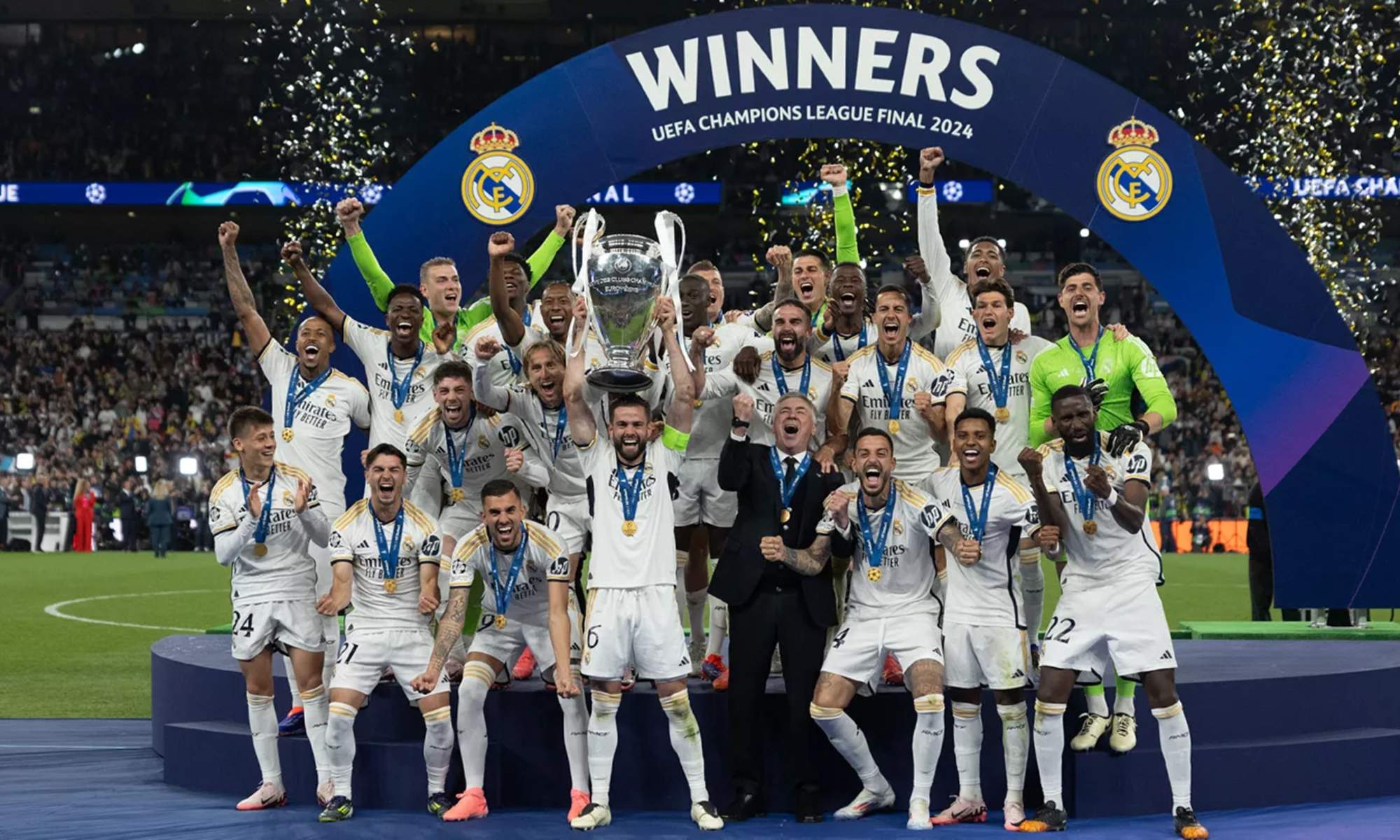 Los futbolistas del Real Madrid, levantando la última Copa de Europa que ganaron, en 2024.