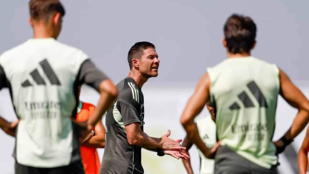 Xabi Alonso avisa a sus figuras y a los jóvenes: "Aquí el que no presione..." Xabi Alonso avisa a sus figuras y a los jóvenes: "Aquí el que no presione..."