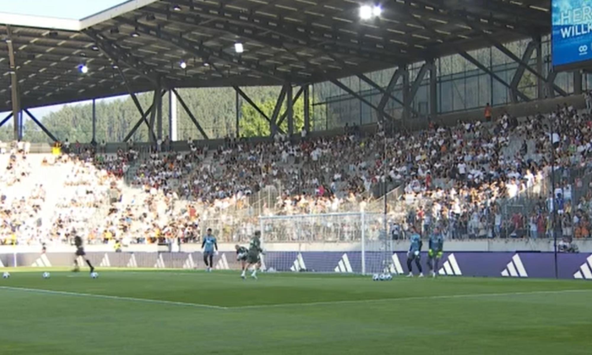 Los pupilos de Xabi Alonso han probado de primera mano el césped del Tivol Stadion Tirol Los pupilos de Xabi Alonso han probado de primera mano el césped del Tivol Stadion Tirol