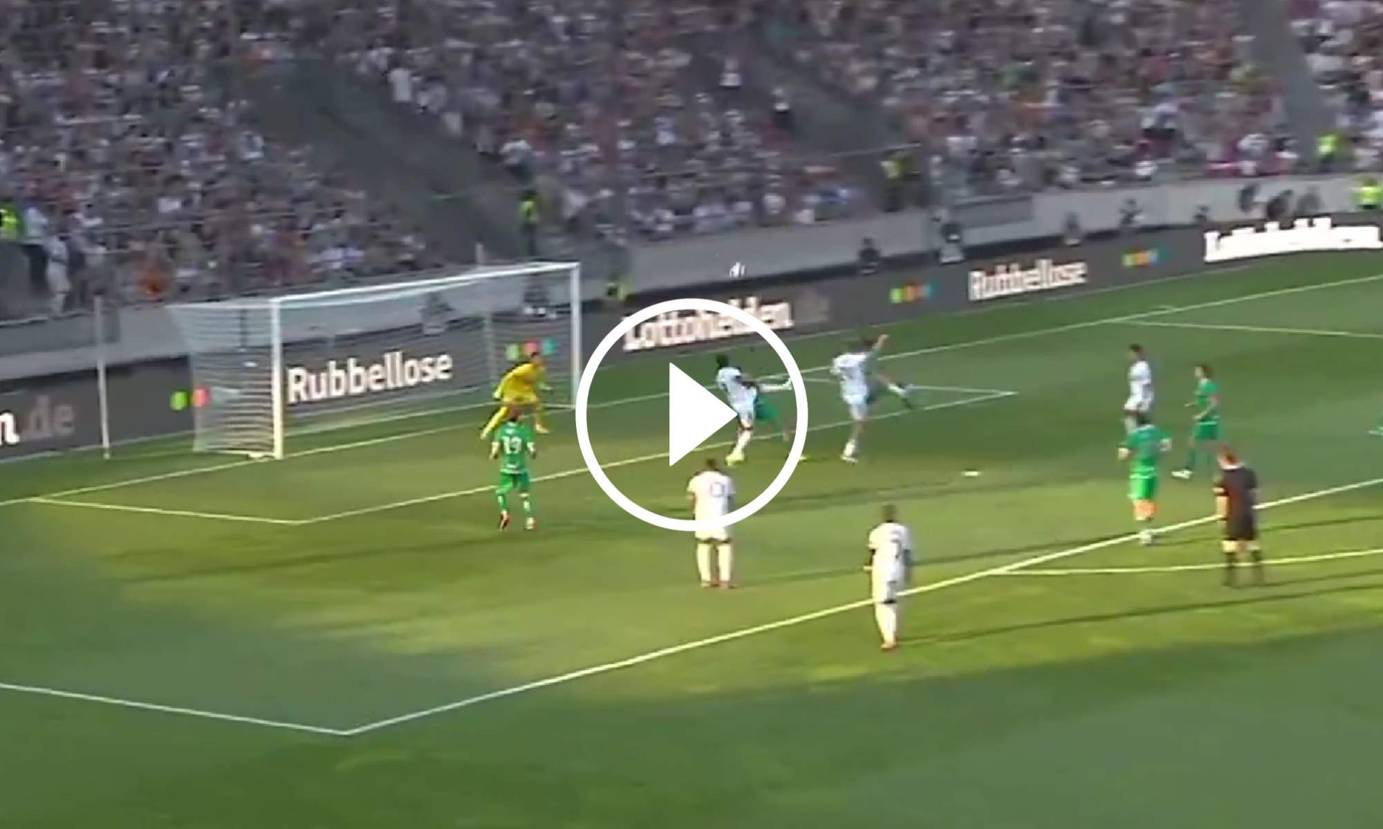 Militao anota un golazo ante el Tirol