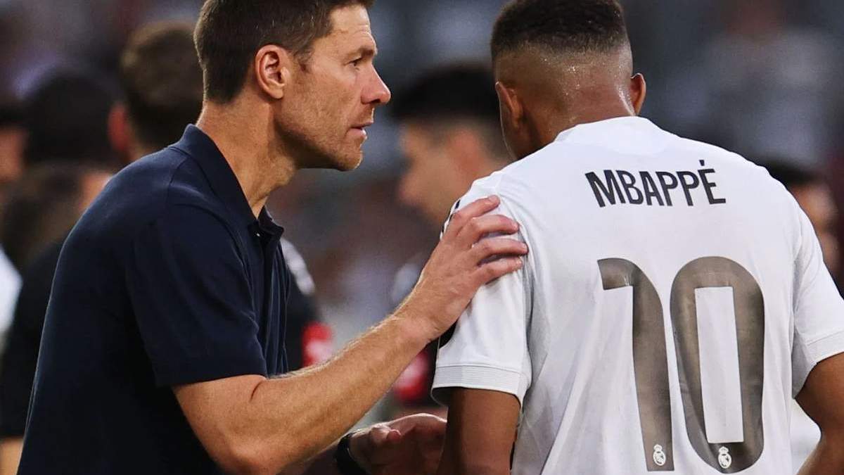 Xabi Alonso y Kylian Mbappé Xabi Alonso y Kylian Mbappé