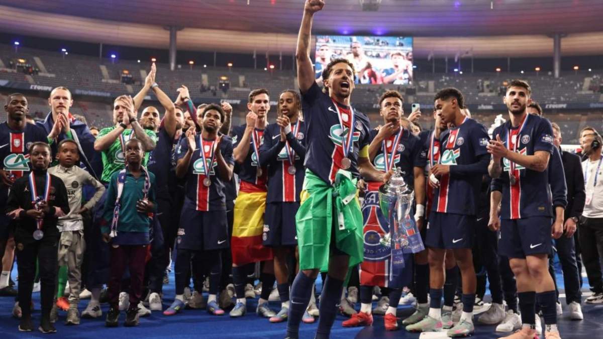 Jugadores del PSG celebrando la Champions