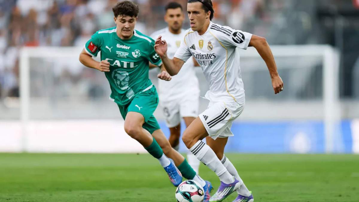 Álvaro Carreras durante el partido ante el WSG Tirol Álvaro Carreras durante el partido ante el WSG Tirol