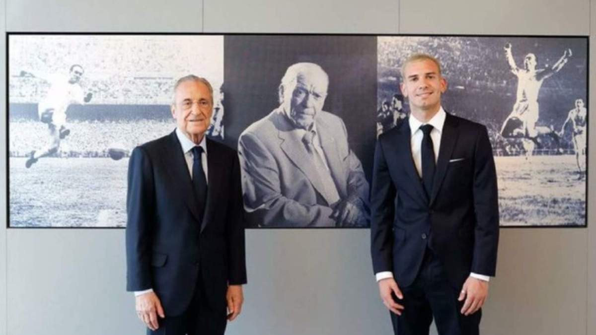 Florentino y Mastantuono posando junto a un cuadro de Di Stéfano Florentino y Mastantuono posando junto a un cuadro de Di Stéfano