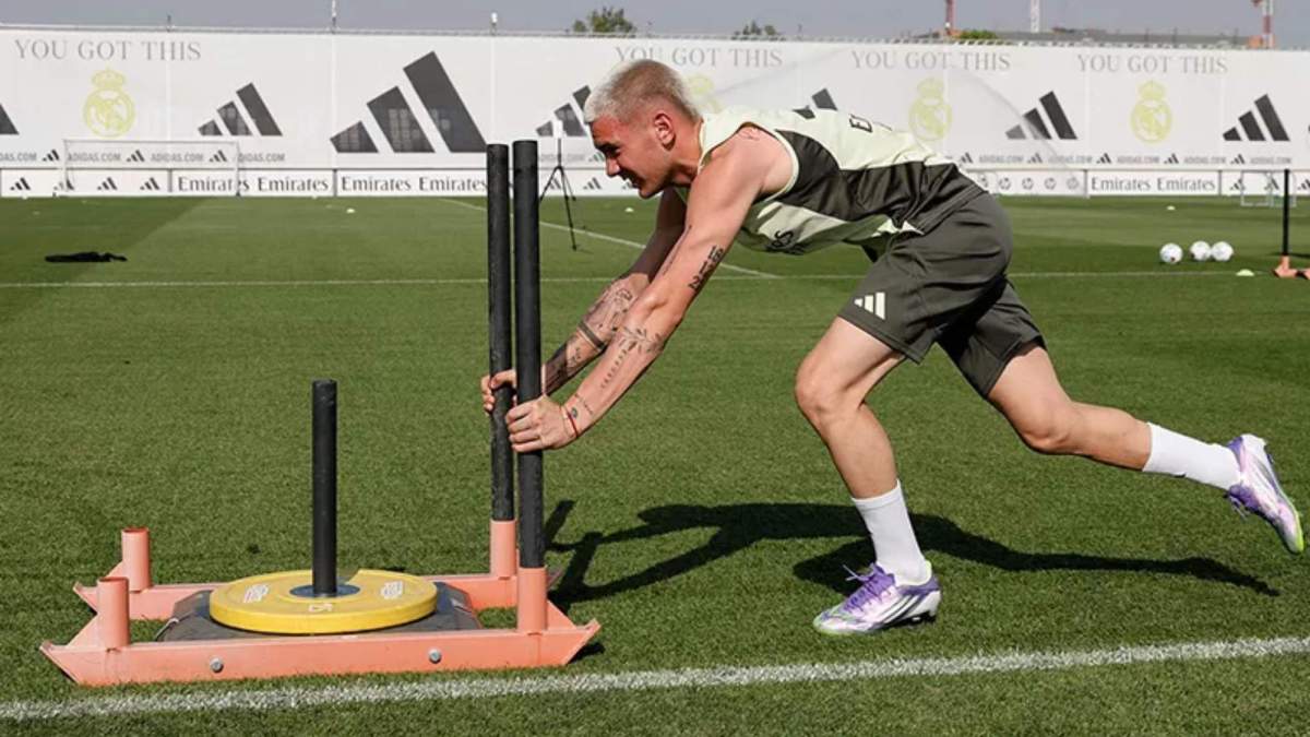 Franco Mastantuono, durante la sesión de entrenamiento de esta mañana en Valdebebas. Franco Mastantuono, durante la sesión de entrenamiento de esta mañana en Valdebebas.