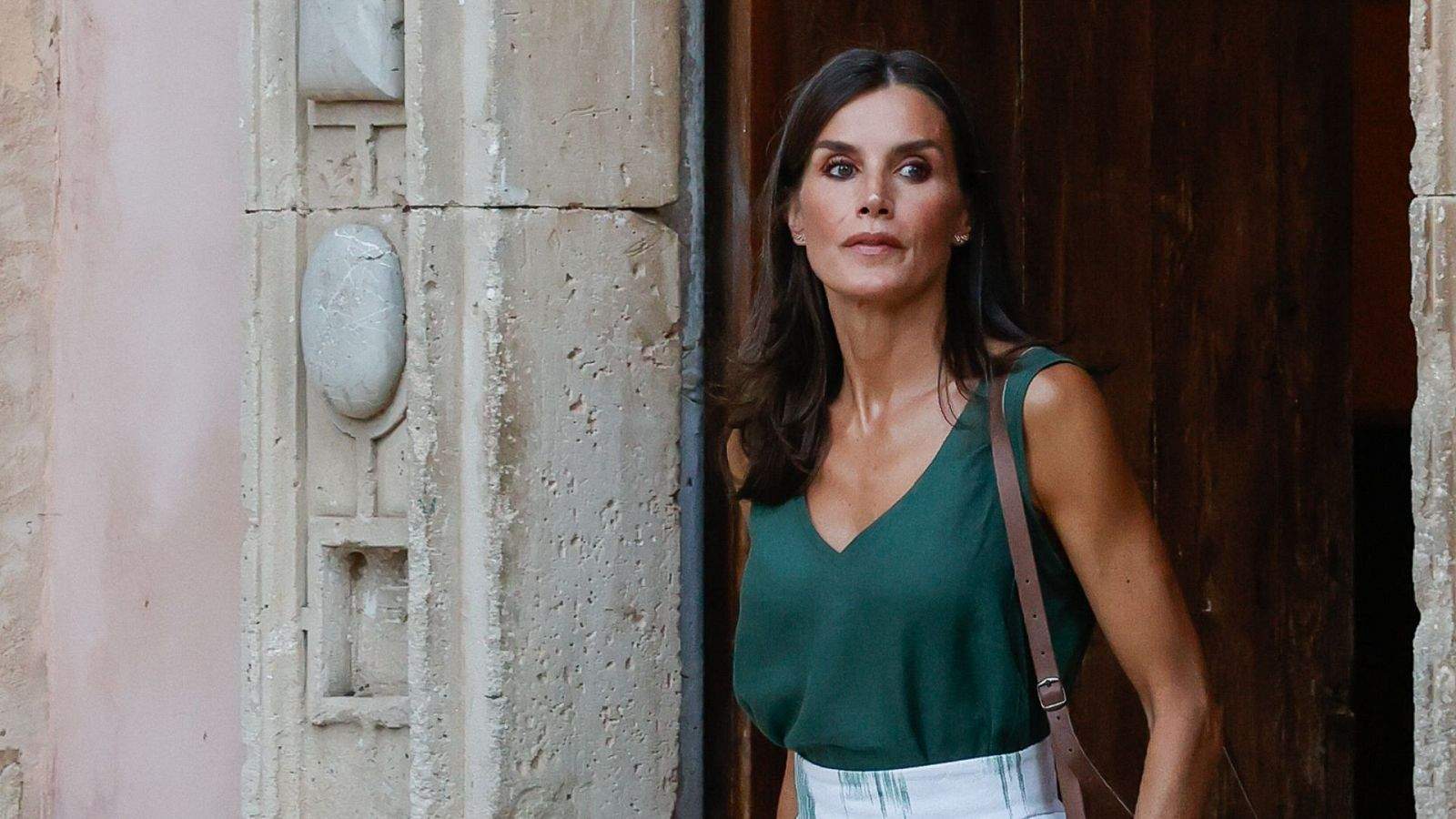 La reina Letizia reaparece públicamente para dar apoyo a los afectados por los incendios. La reina Letizia reaparece públicamente para dar apoyo a los afectados por los incendios.