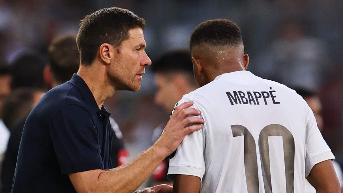 Xabi Alonso y Kylian Mbappé Xabi Alonso y Kylian Mbappé