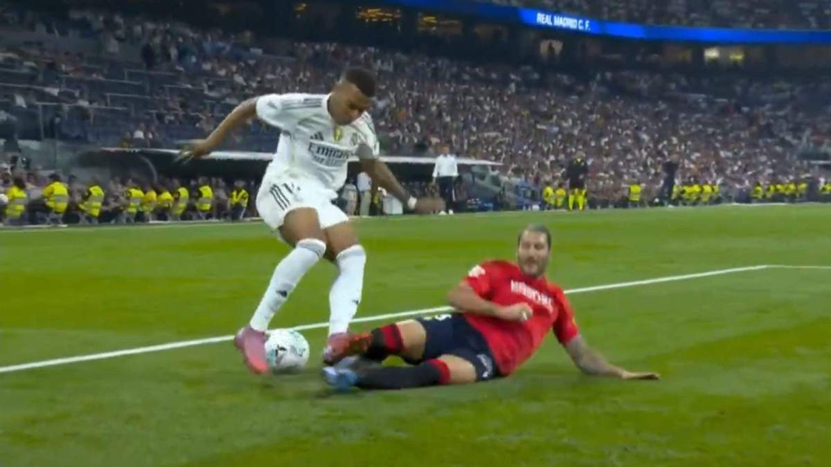 Penalti de Juan Cruz a Mbappé Penalti de Juan Cruz a Mbappé