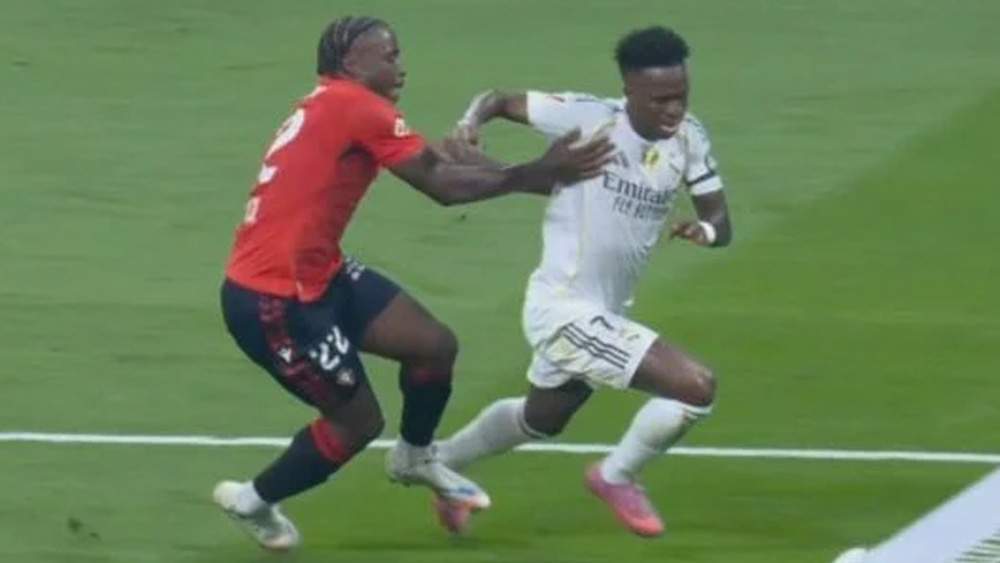 Penalti claro sobre Vinicius no pitado Penalti claro sobre Vinicius no pitado
