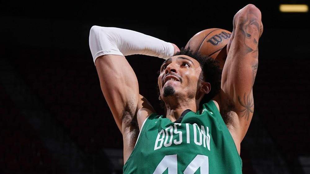 Miles Norris jugando con los Celtis
