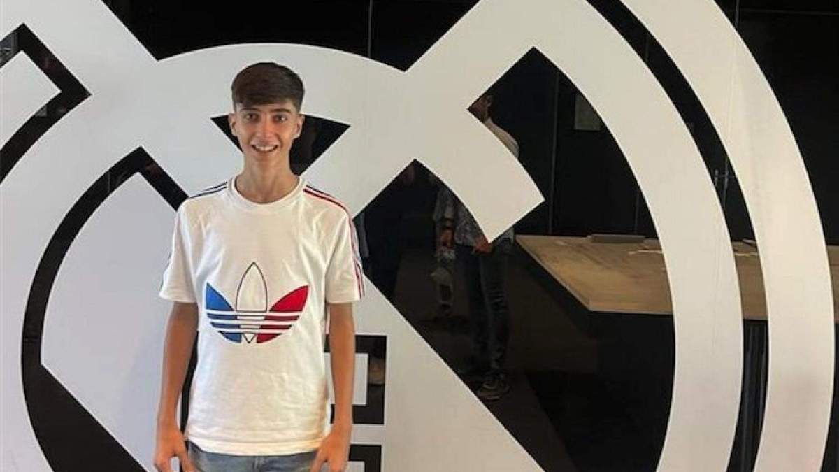 Álex Mora en su presentación con el Real Madrid