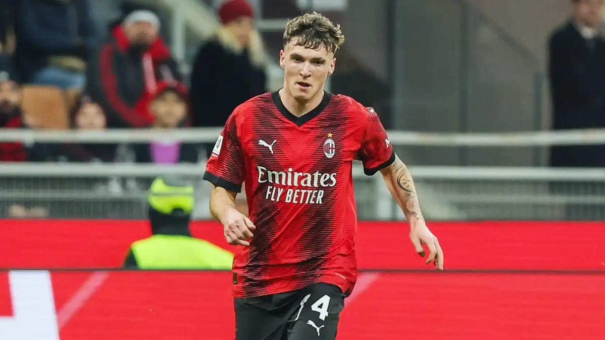 Álex Jiménez durante un partido con el AC Milan Álex Jiménez durante un partido con el AC Milan