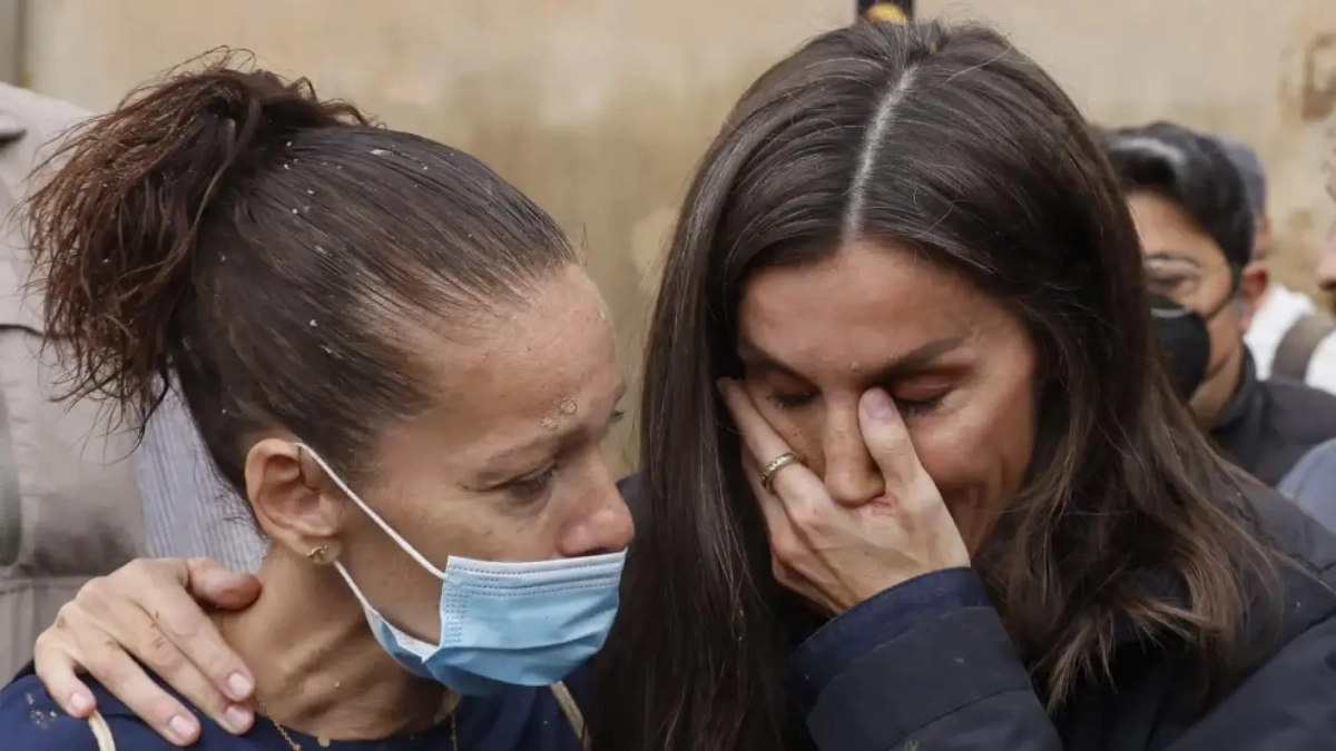 Letizia llorando en Paiporrta