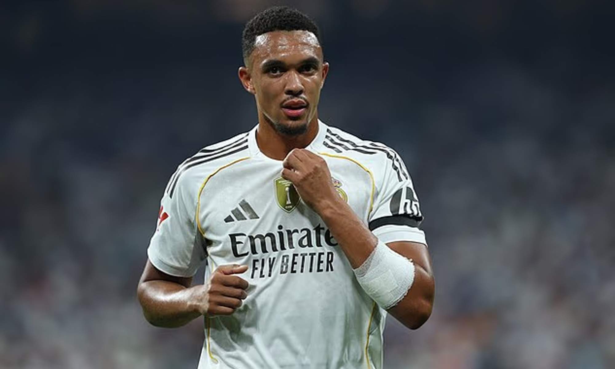 Trent Alexander-Arnold jugando con el Real Madrid en el Santiago Bernabéu.