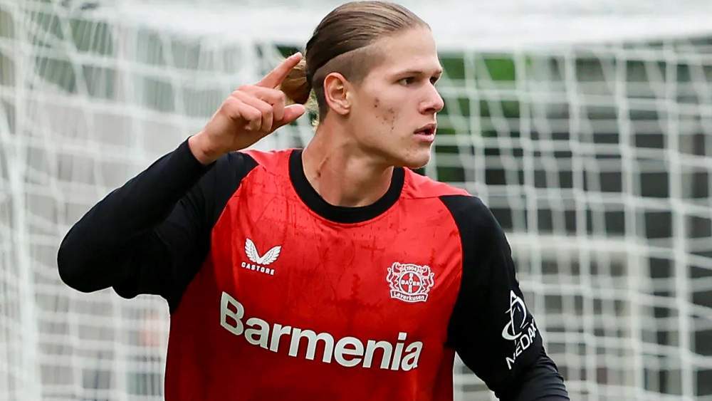 Artem Stepanov con el Leverkusen