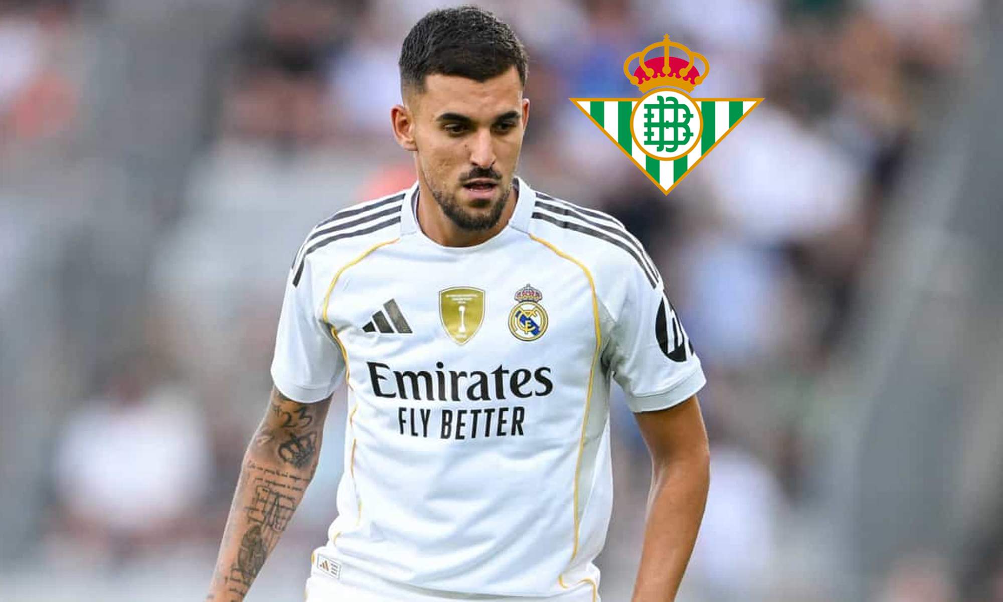 Dani Ceballos jugando con el Real Madrid y un escudo del Betis. Dani Ceballos jugando con el Real Madrid y un escudo del Betis.