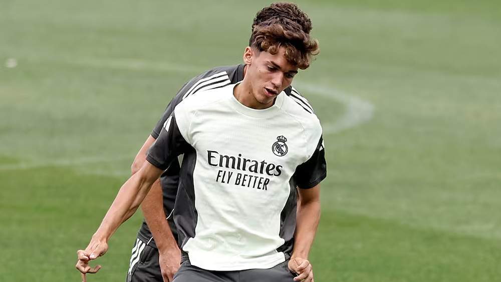 Thiago Pitarch entrenando con el primer equipo