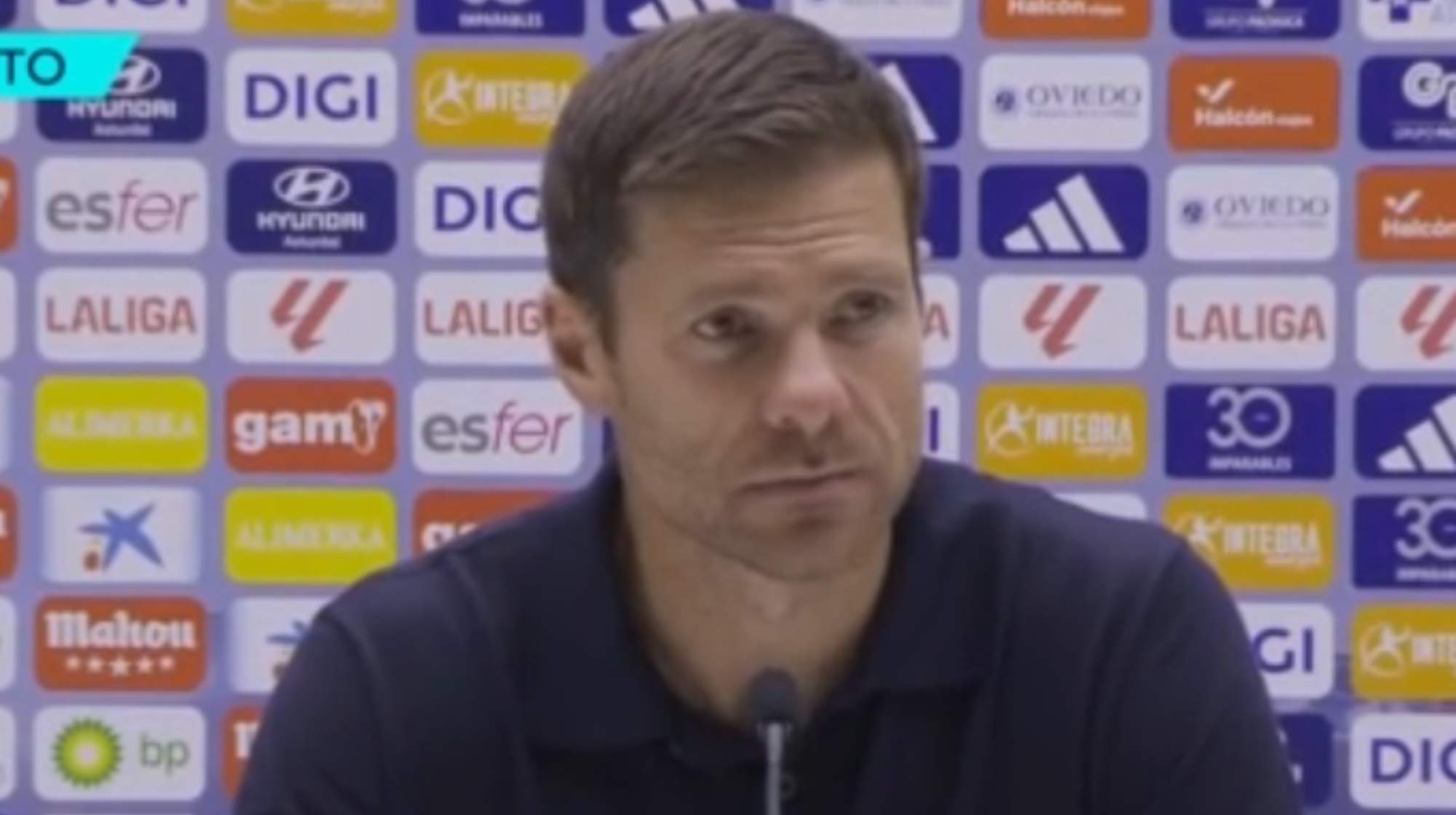 Xabi Alonso atendió a los medios en Oviedo. 