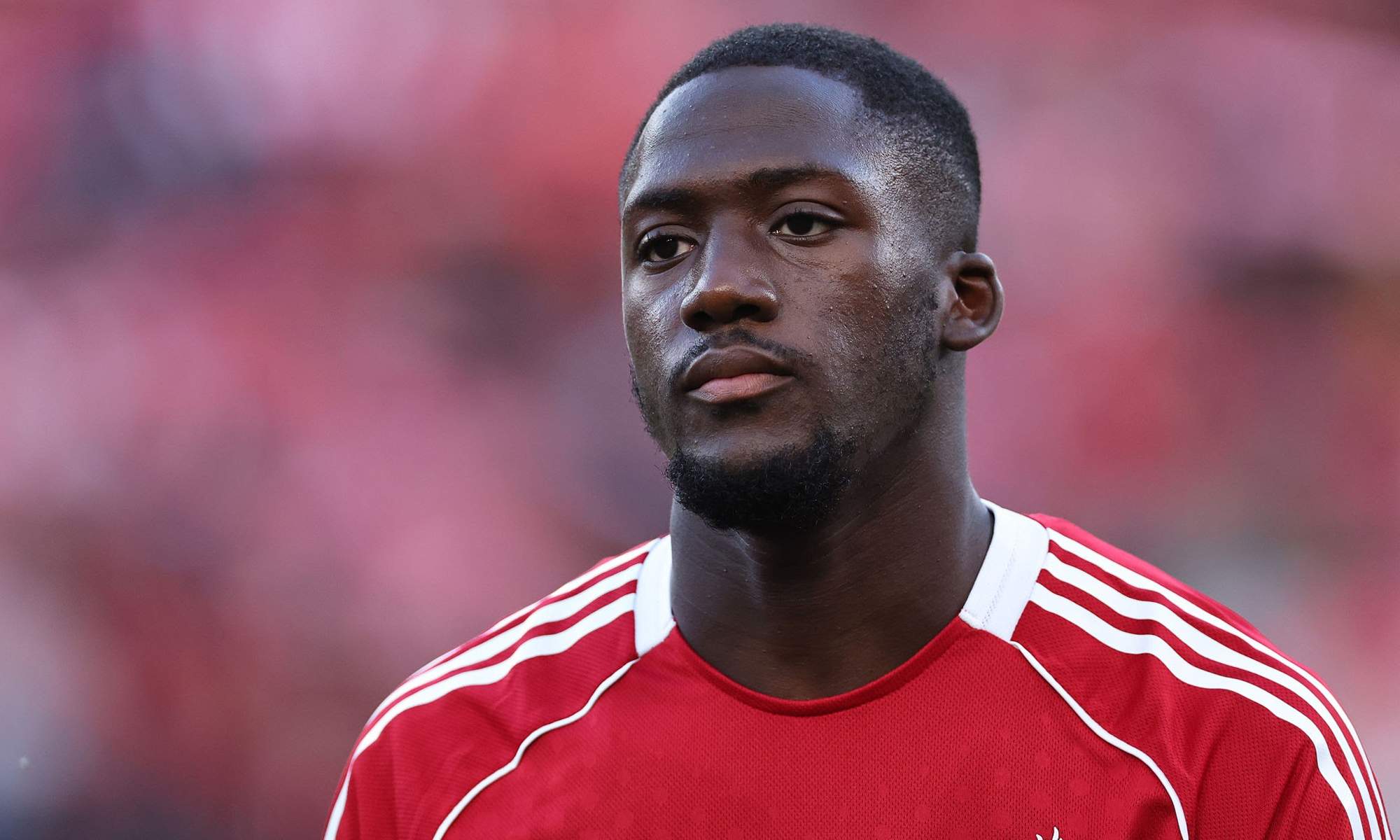 Ibrahima Konaté jugando un partido con el Liverpool.
