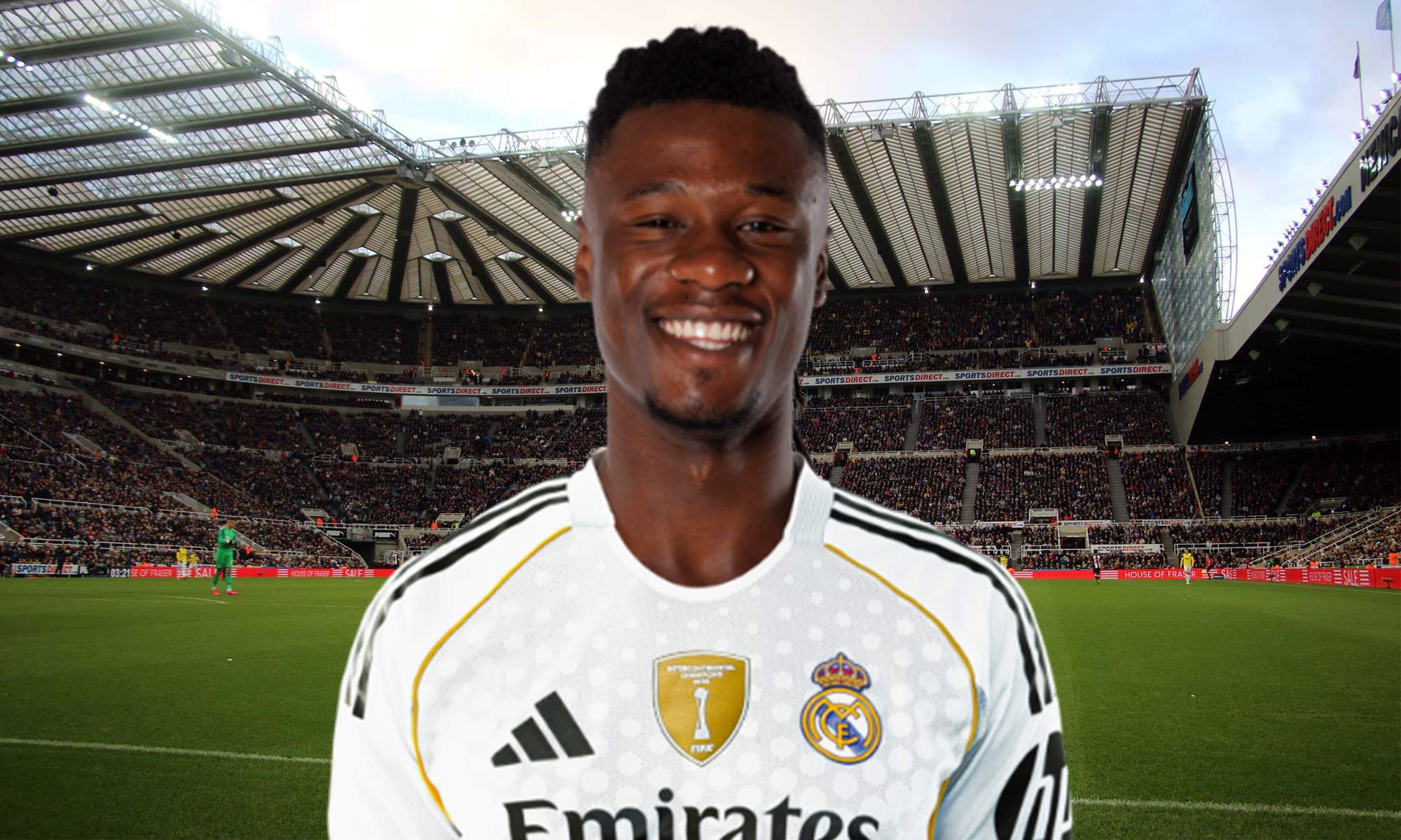 Eduardo Camavinga con la camiseta del Real Madrid y el St James' Park.