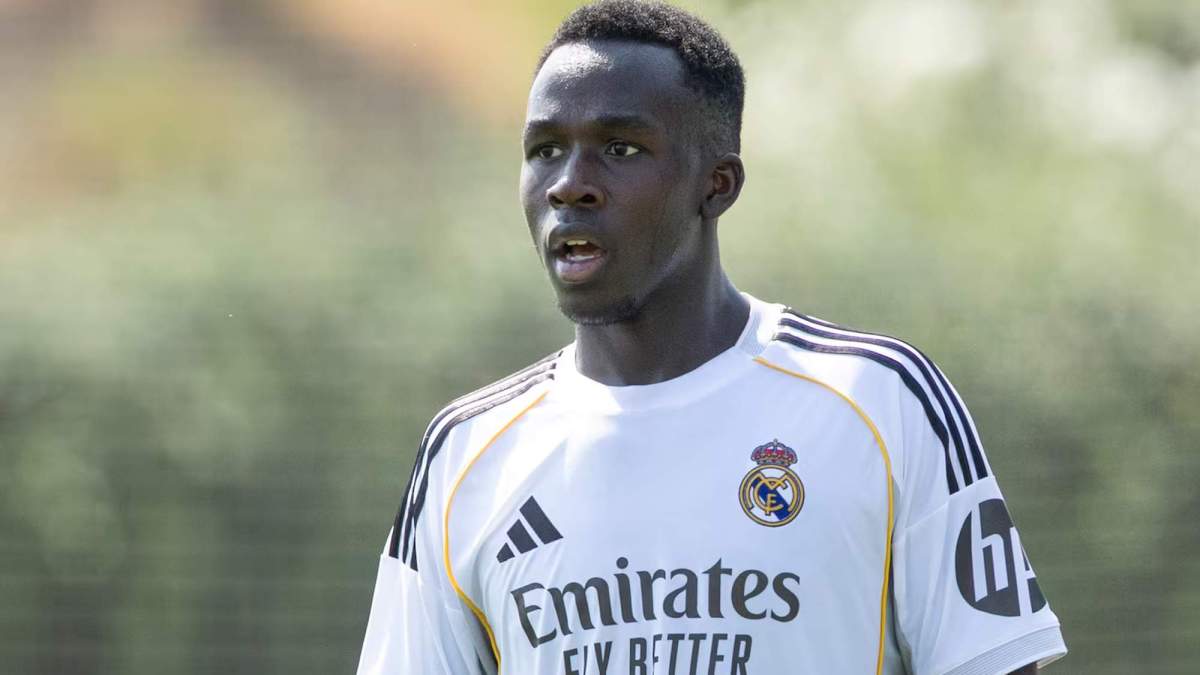 Lamini Fati jugando un partido con el Real Madrid.