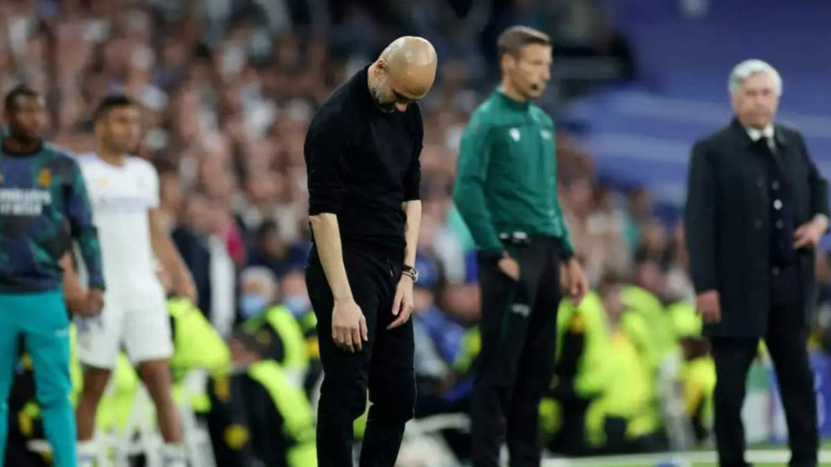 Un Pep Guardiola alicaído, durante la eliminatoria de 2022 contra el Real Madrid en el Santiago Bernabéu. Un Pep Guardiola alicaído, durante la eliminatoria de 2022 contra el Real Madrid en el Santiago Bernabéu.