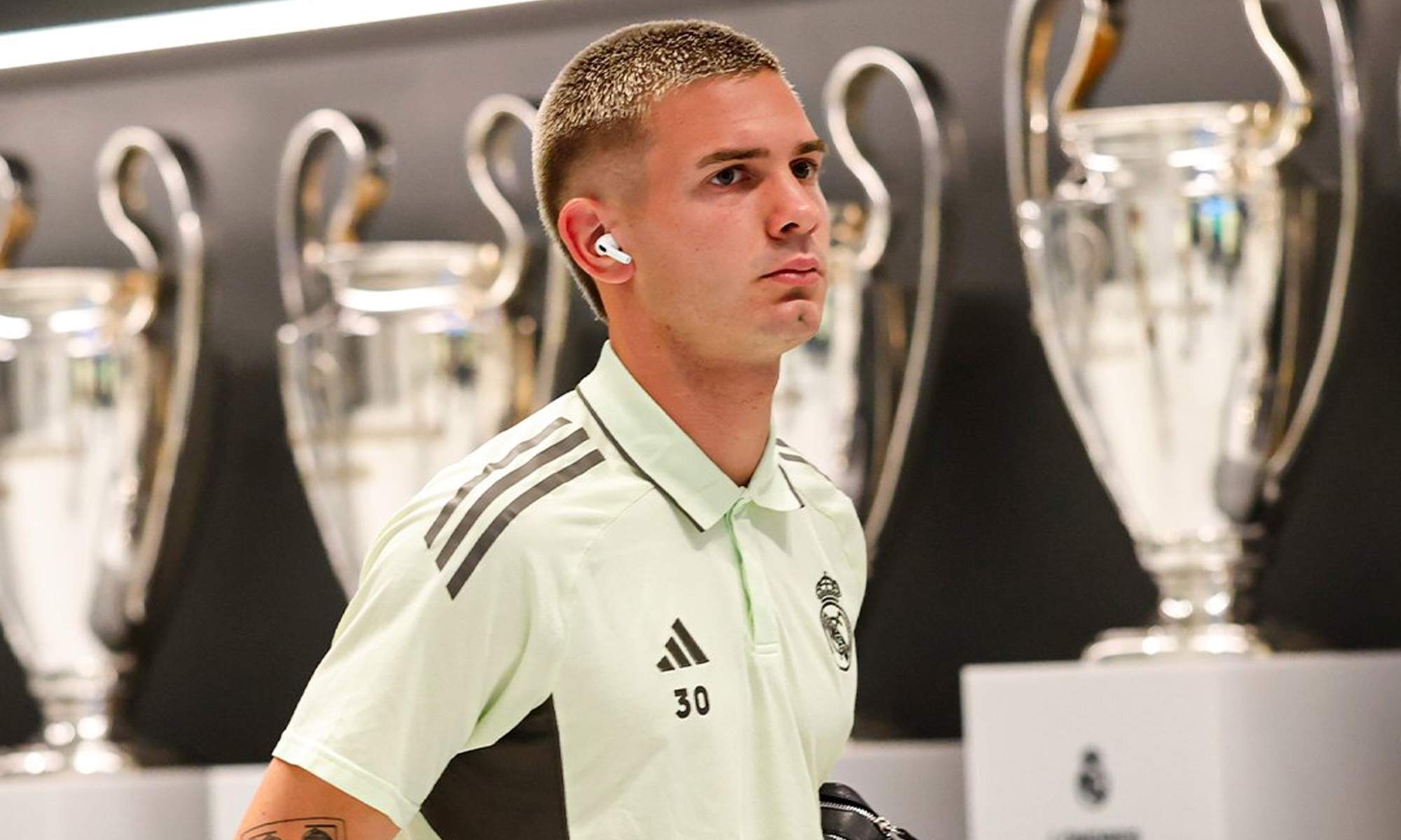 Franco Mastantuono llegando al Santiago Bernabéu para jugar contra el Mallorca. 