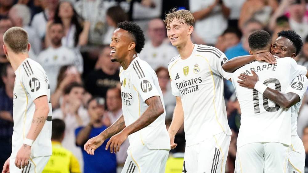 El Real Madrid celebrando el gol de Vinicius