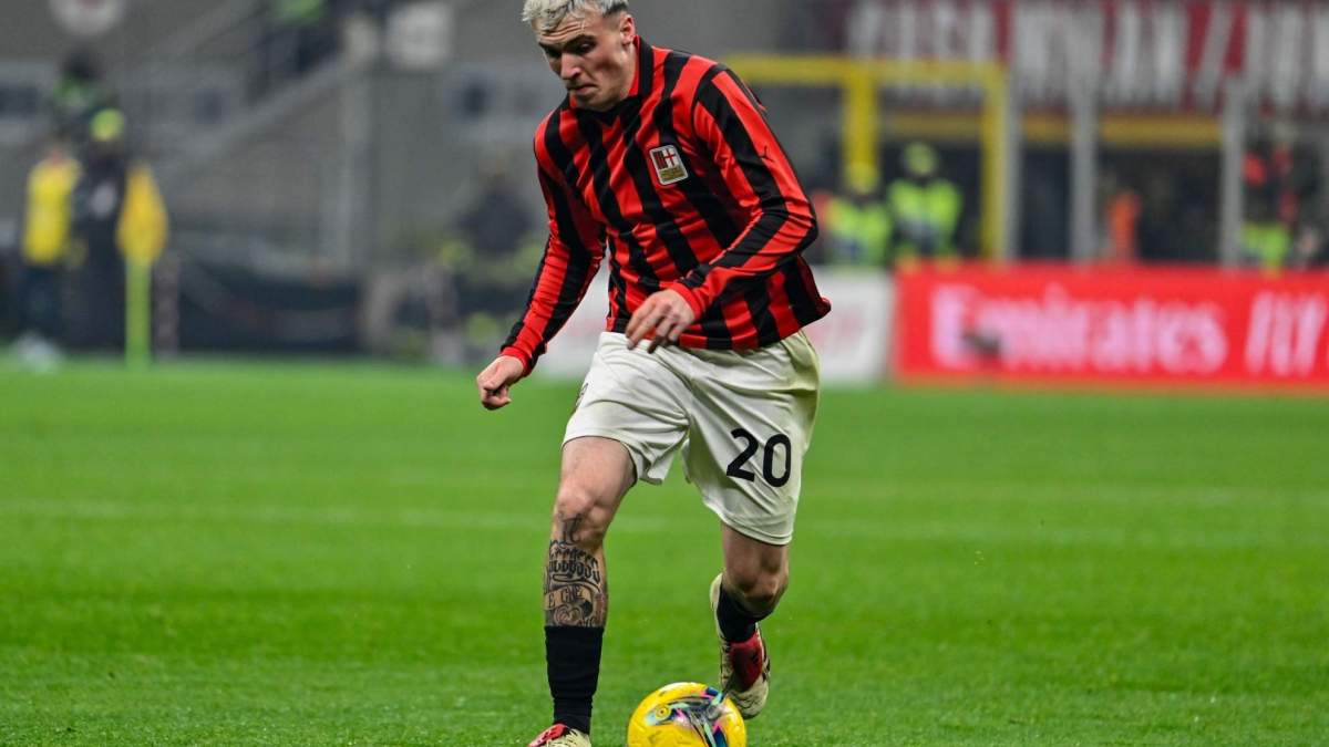 Alex Jiménez jugando un partido con el Milan. Alex Jiménez jugando un partido con el Milan.