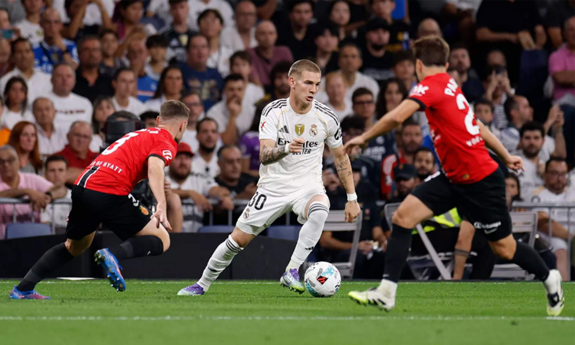 Franco Mastantuono jugando contra el Mallorca. 