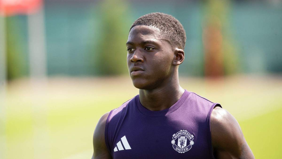 kobbie mainoo entrenamiento manchester united kobbie mainoo entrenamiento manchester united