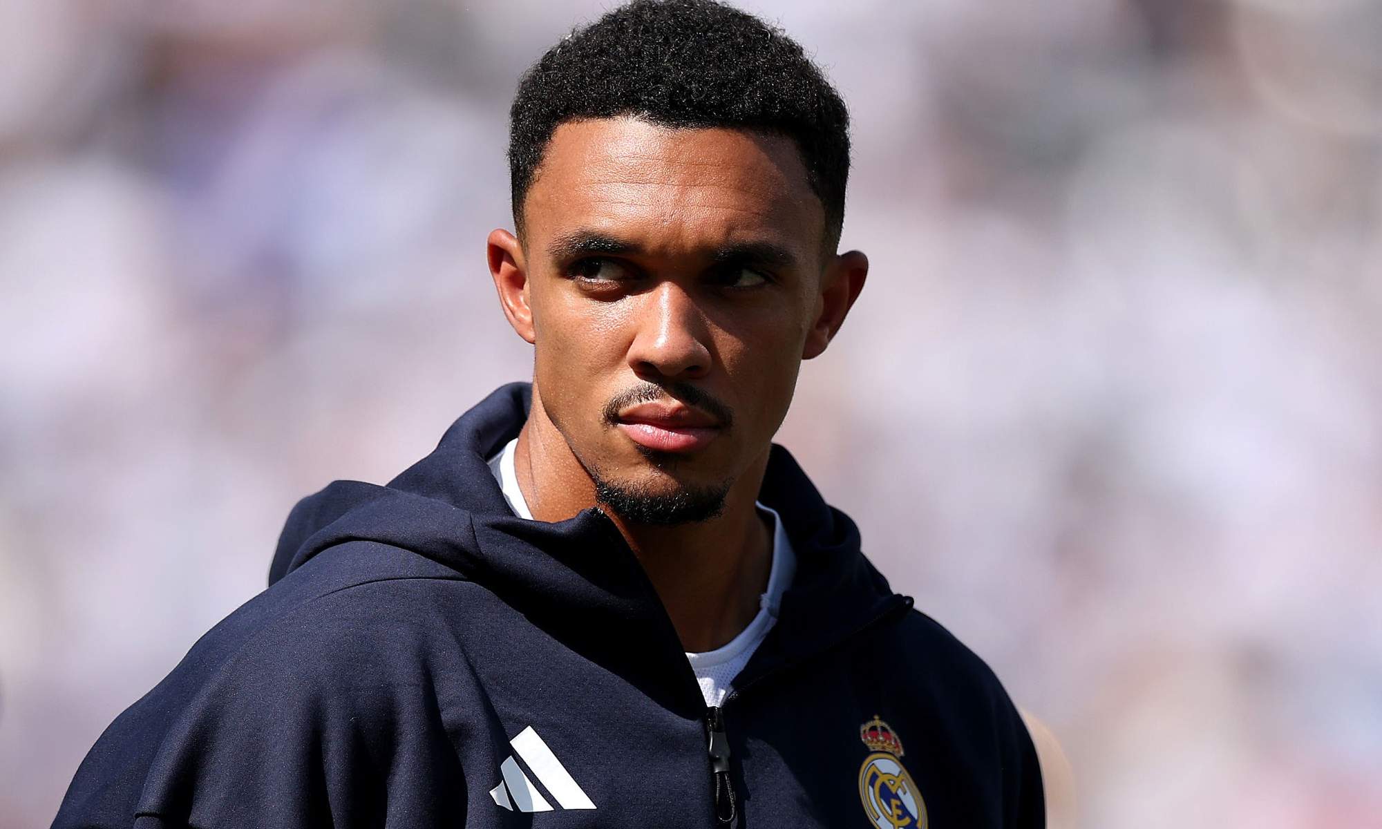 Trent Alexander-Arnold antes de comenzar un partido con el Real Madrid. Trent Alexander-Arnold antes de comenzar un partido con el Real Madrid.