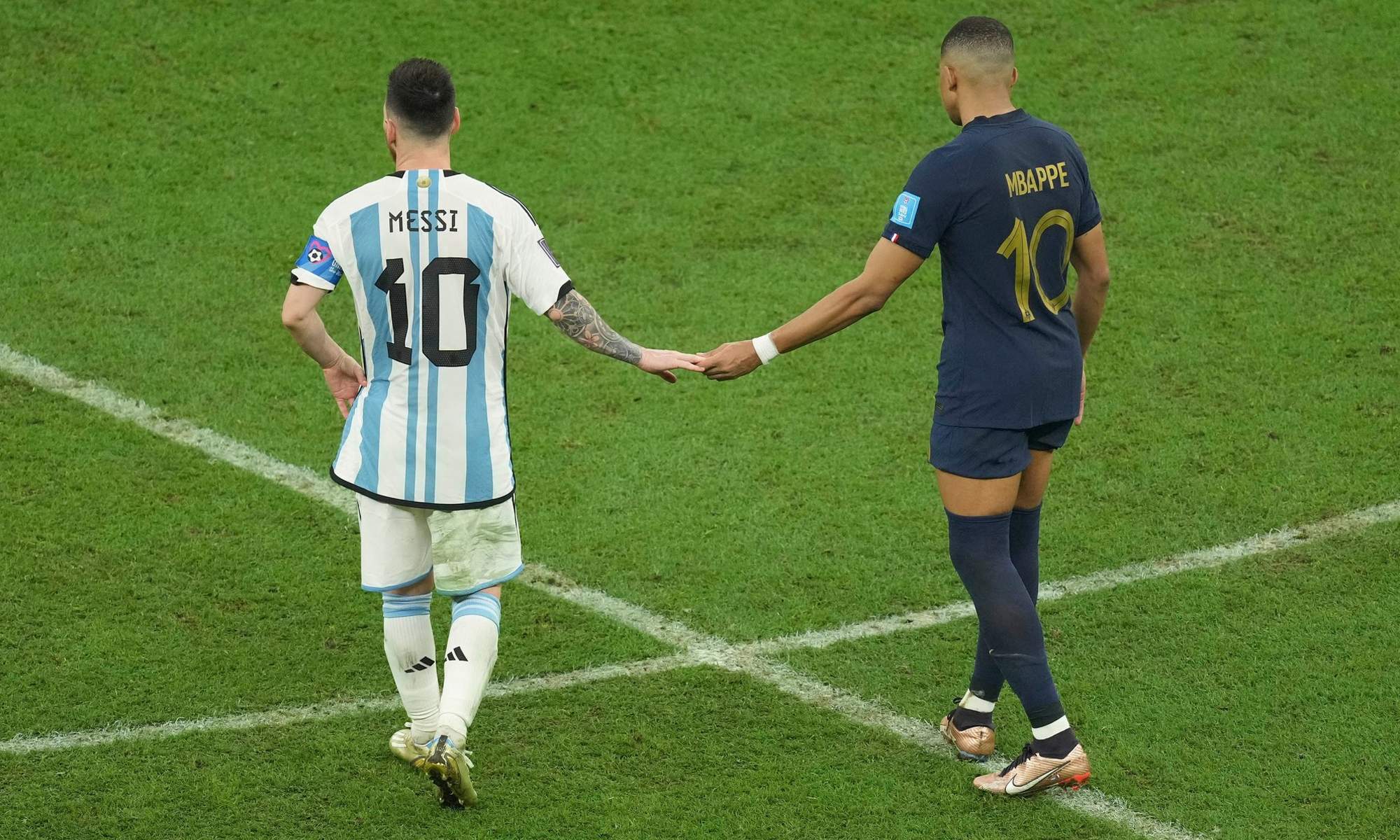 Leo Messi y Kylian Mbappé en la final del Mundial de 2022.