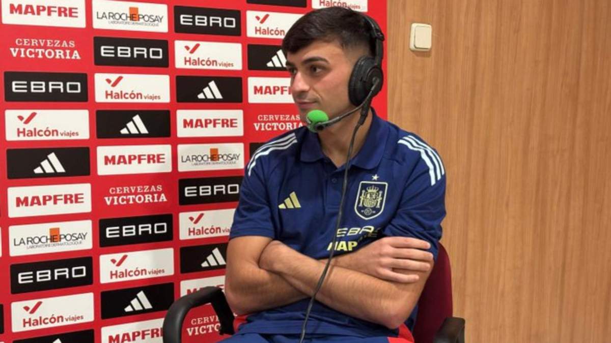 Pedri concediendo una entrevista a Onda Cero (1)