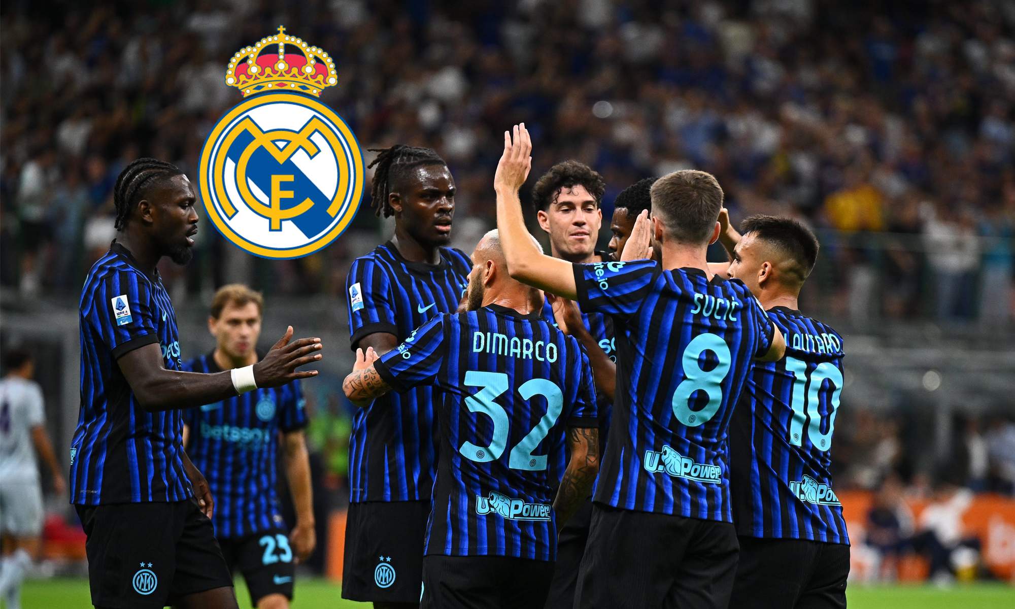 Jugadores del Inter de Milán celebrando un gol y el escudo del Real Madrid. 