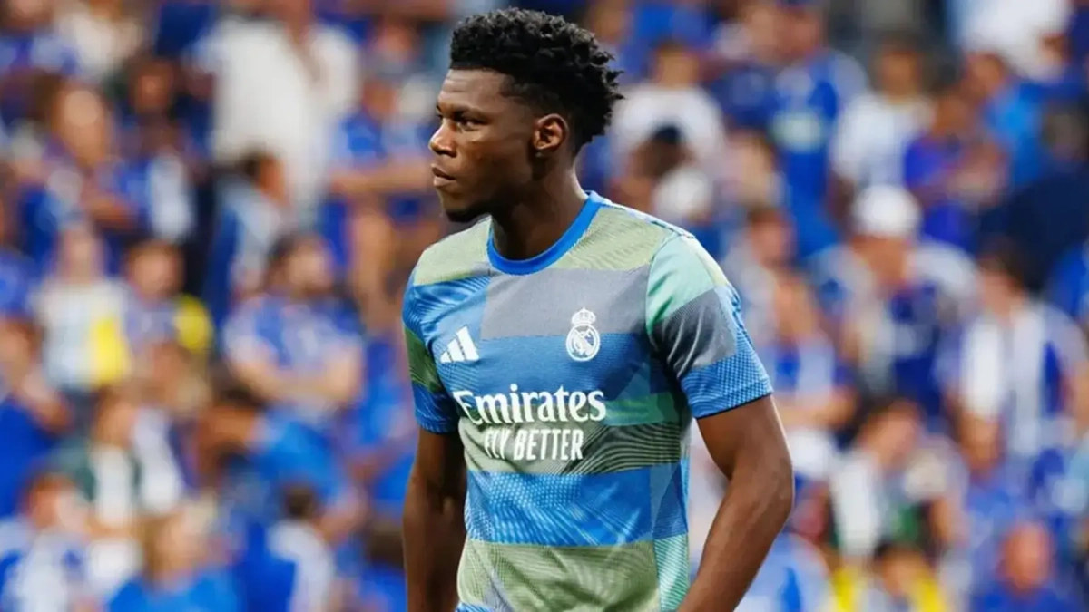 Aurélien Tchouaméni calentando con el Real Madrid. Aurélien Tchouaméni calentando con el Real Madrid.