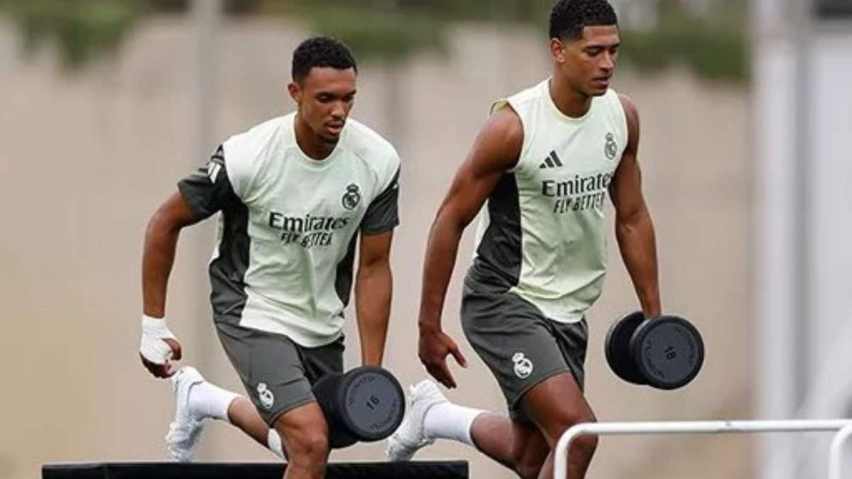 Jude Bellingham y Trent Alexander Arnold ejercitándose en Valdebebas