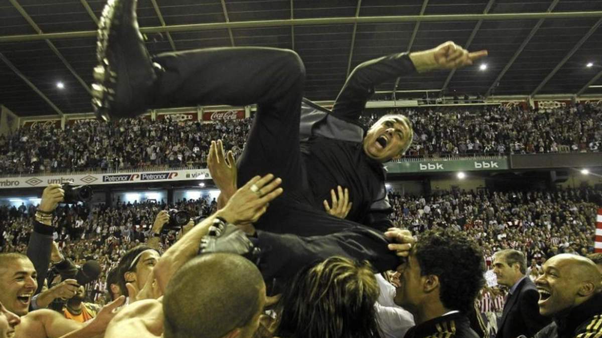 Mourinho celebrando la liga que ganó con el Real Madrid Mourinho celebrando la liga que ganó con el Real Madrid