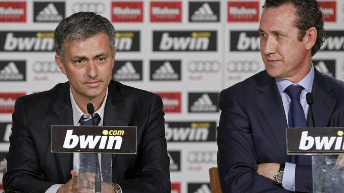 Mourinho junto a Valdano durante su presentación Mourinho junto a Valdano durante su presentación