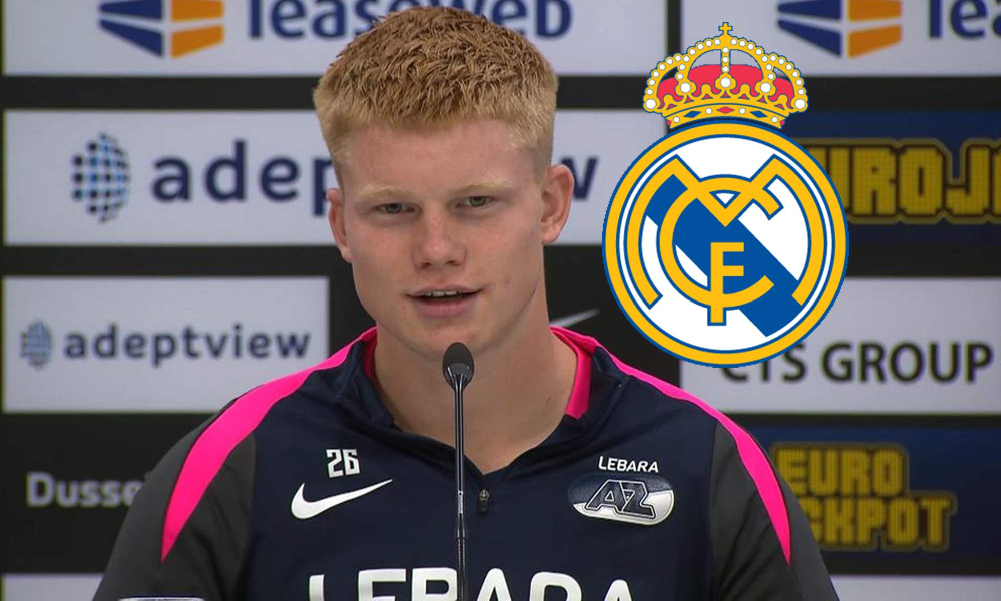 Kees Smit en rueda de prensa y un escudo del Real Madrid.